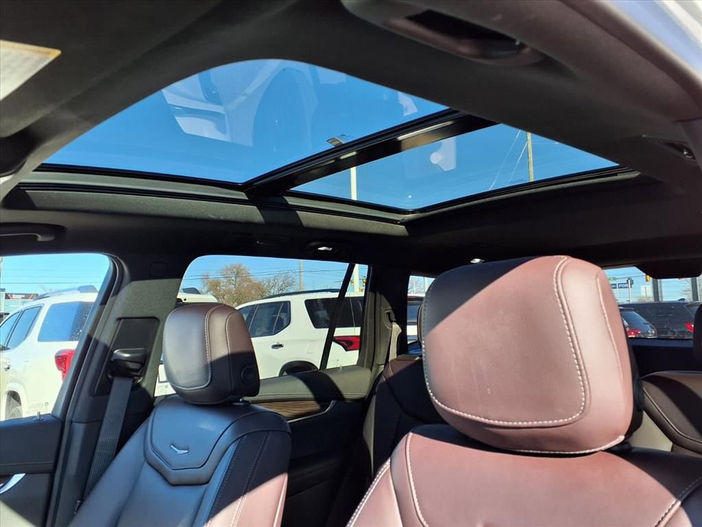 Thumbnail: 2022 Cadillac XT6 - 16