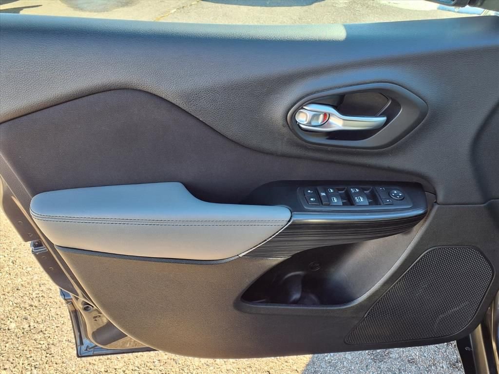 Thumbnail: 2014 Jeep Cherokee - 14