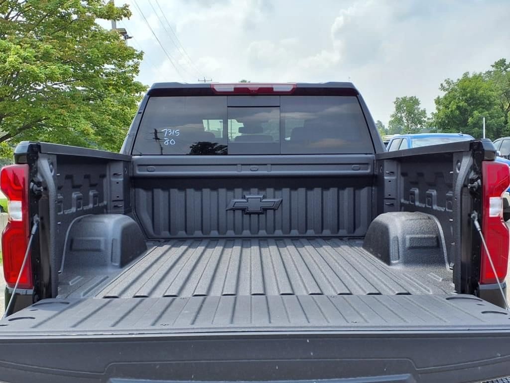 Thumbnail: 2025 Chevrolet Silverado 1500 - 8