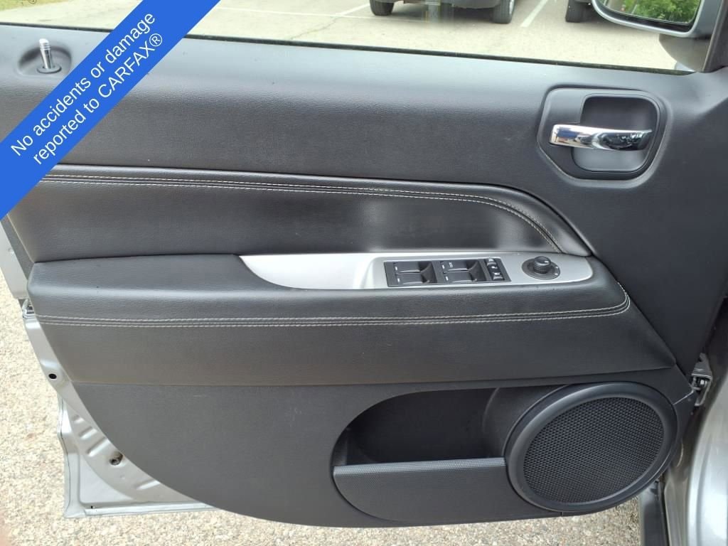 Thumbnail: 2015 Jeep Compass - 15