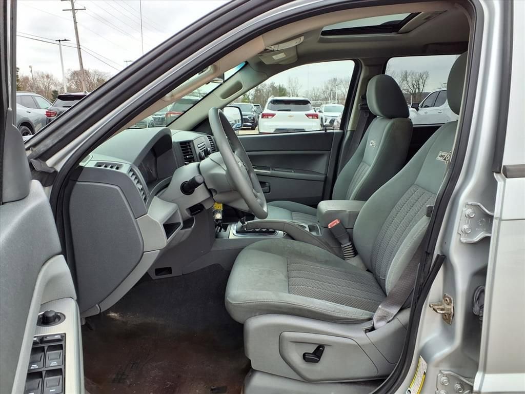 Thumbnail: 2006 Jeep Grand Cherokee - 17