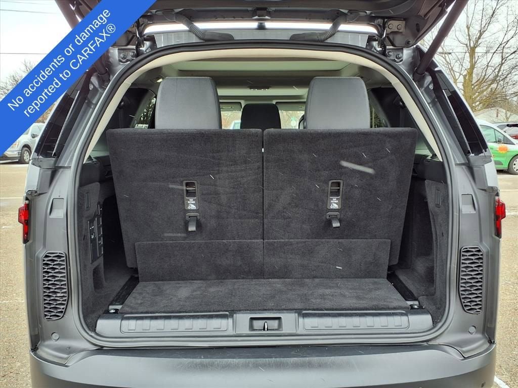 Thumbnail: 2024 Land Rover Discovery - 11