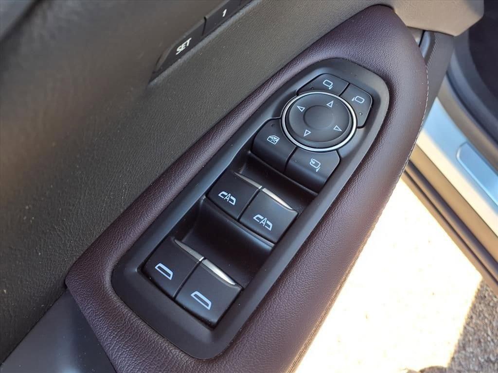 Thumbnail: 2022 Cadillac XT6 - 13