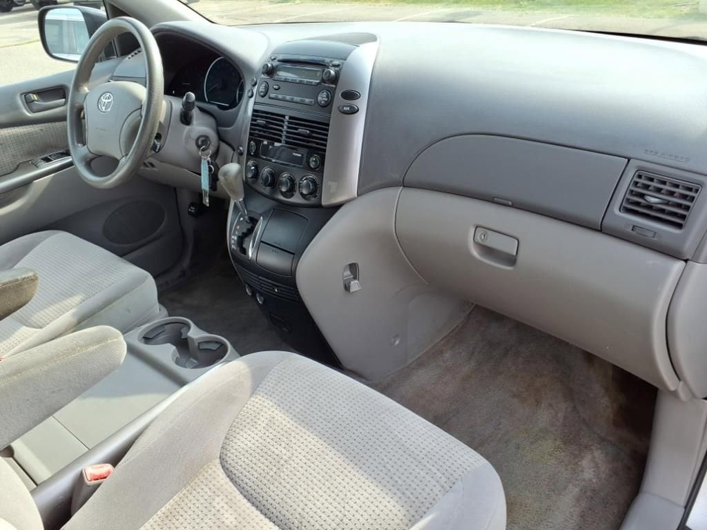 Thumbnail: 2008 Toyota Sienna - 11
