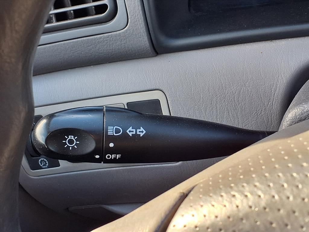 Thumbnail: 2005 Toyota Corolla - 19