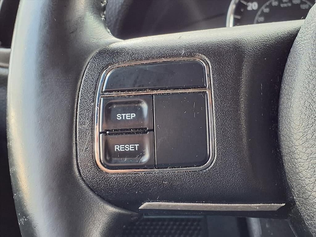 Thumbnail: 2011 Jeep Wrangler - 21