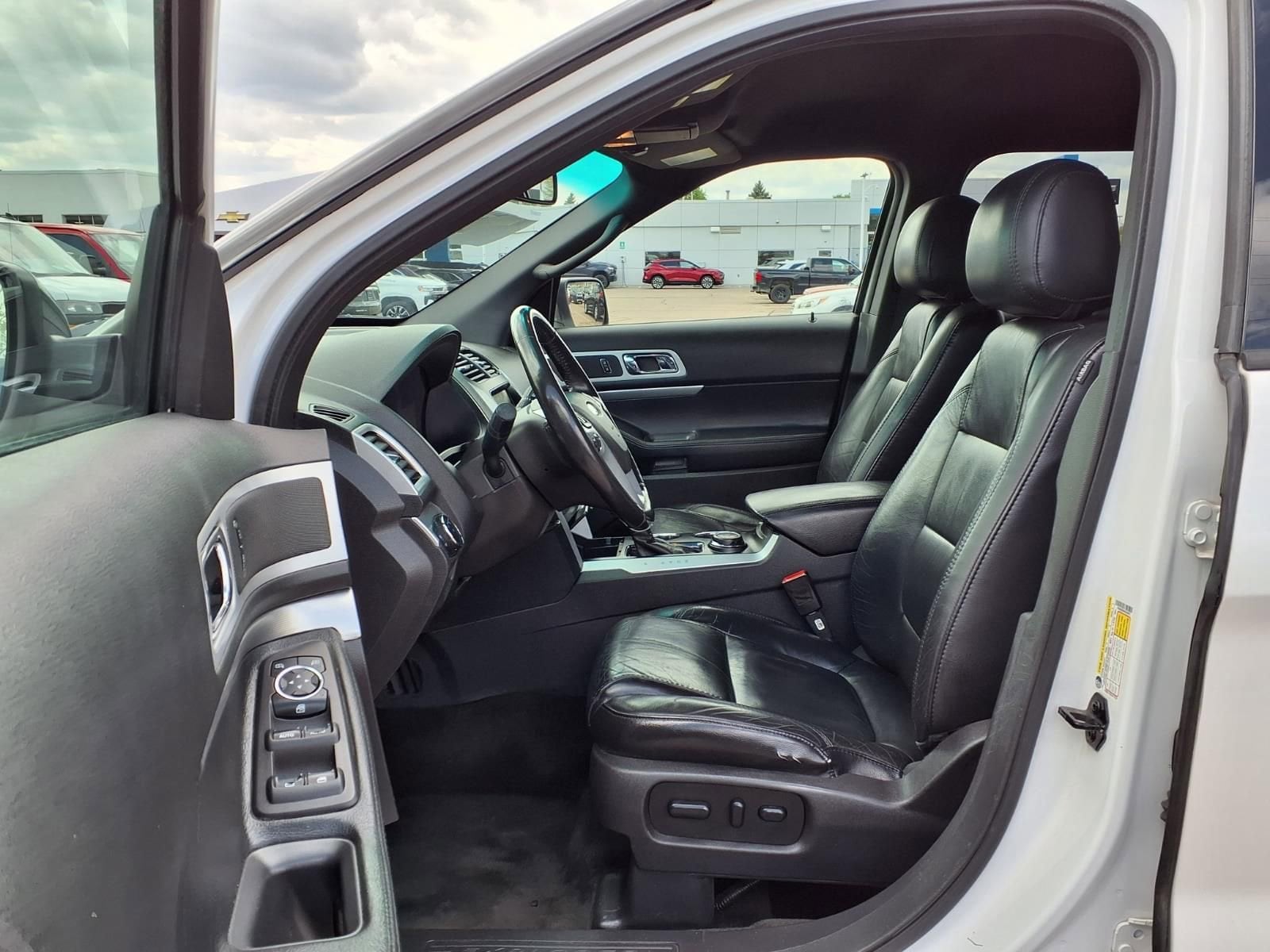 Thumbnail: 2013 Ford Explorer - 15