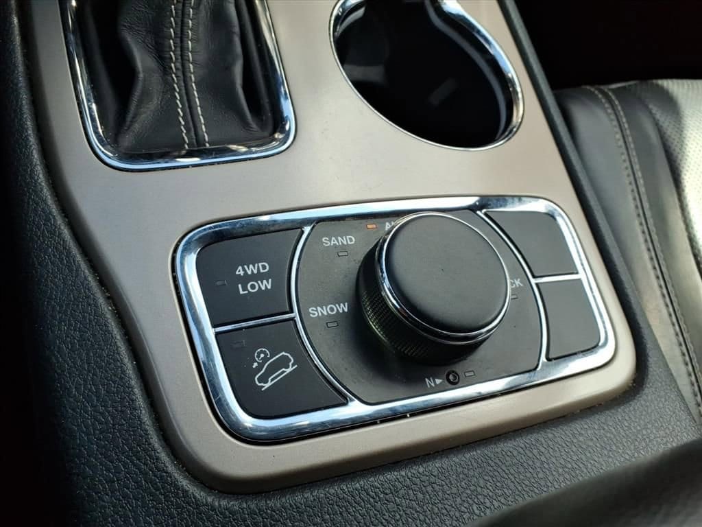 Thumbnail: 2017 Jeep Grand Cherokee - 25