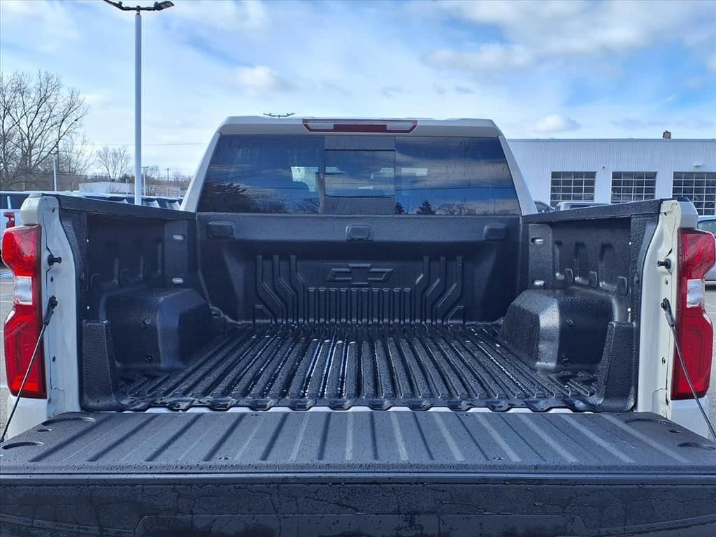 Thumbnail: 2026 Chevrolet Silverado 1500 - 9