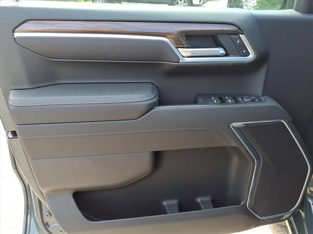 Thumbnail: 2026 Chevrolet Silverado 1500 - 12