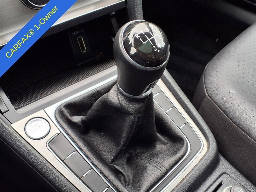 Thumbnail: 2015 Volkswagen e-Golf - 27