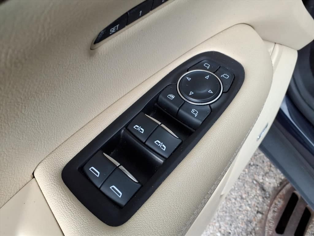 Thumbnail: 2017 Cadillac XT5 - 15