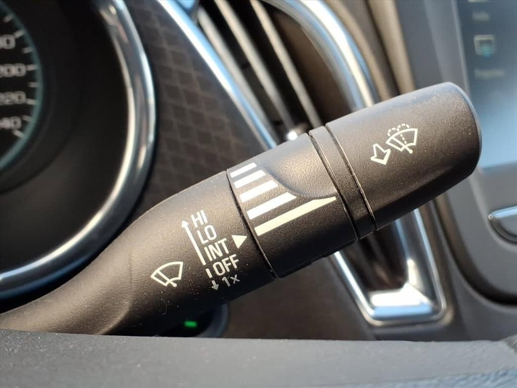 Thumbnail: 2017 Chevrolet Malibu - 18