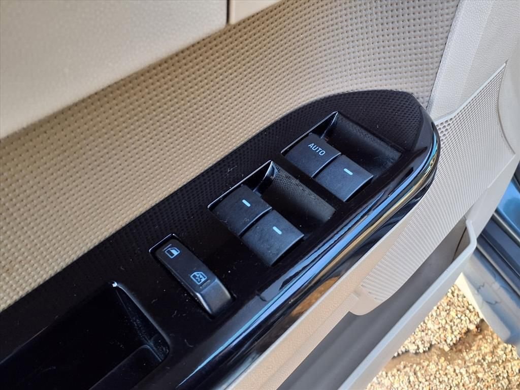 Thumbnail: 2009 Ford Escape - 14