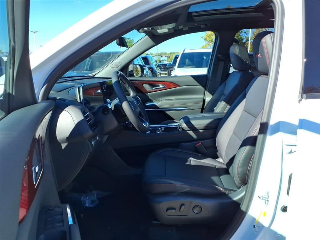 Thumbnail: 2026 Chevrolet Traverse - 12