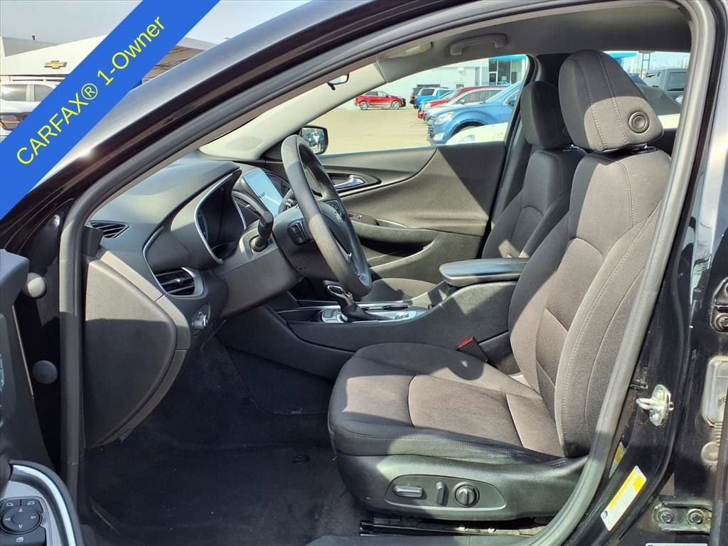 Thumbnail: 2022 Chevrolet Malibu - 17