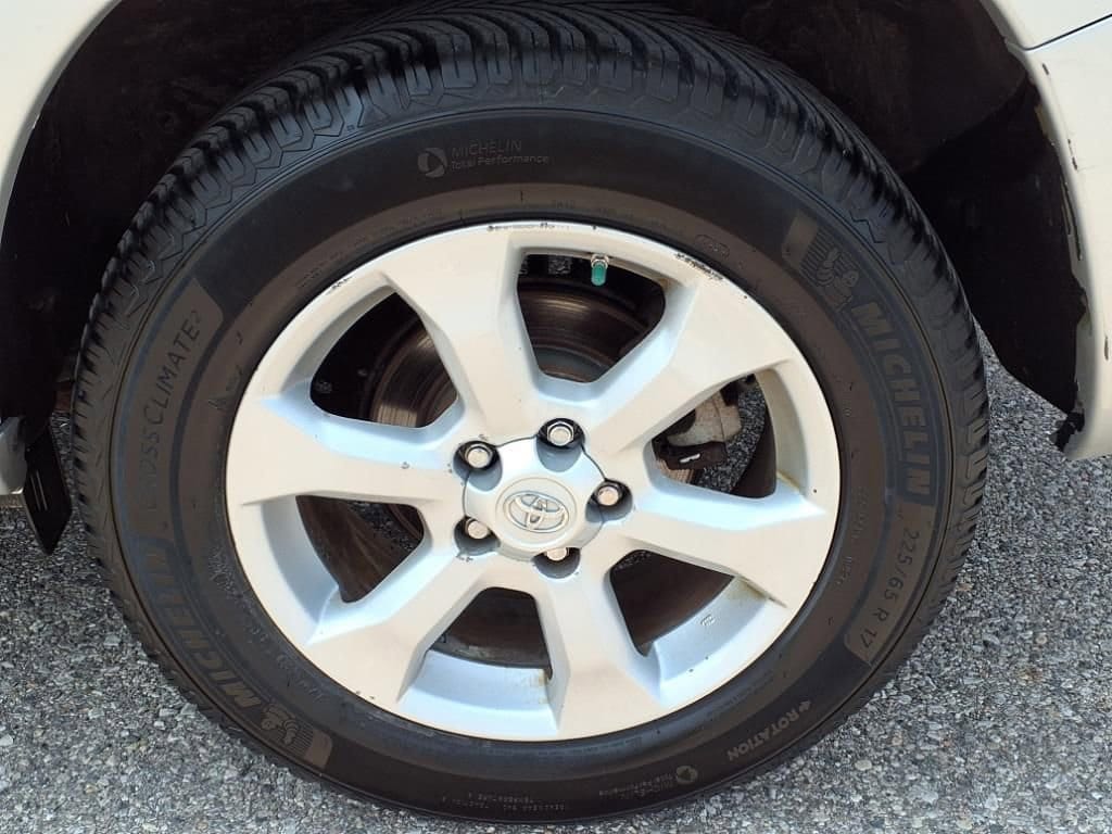 Thumbnail: 2012 Toyota RAV4 - 9