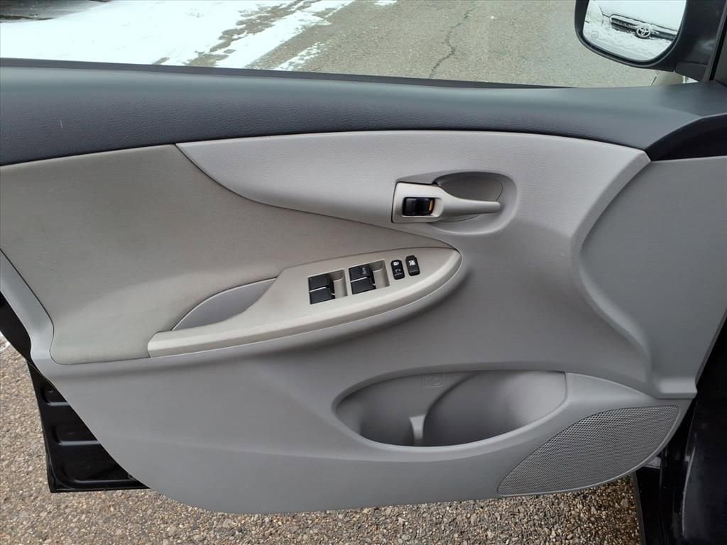 Thumbnail: 2012 Toyota Corolla - 13