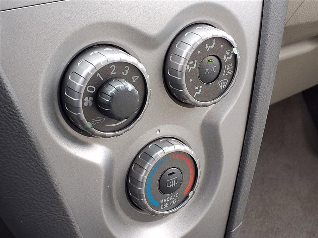 Thumbnail: 2009 Toyota Yaris - 21