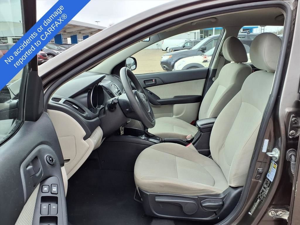 Thumbnail: 2011 Kia Forte - 19