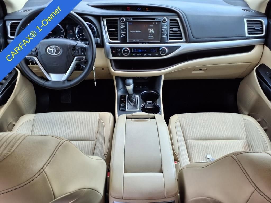 2017 Toyota Highlander LE 12