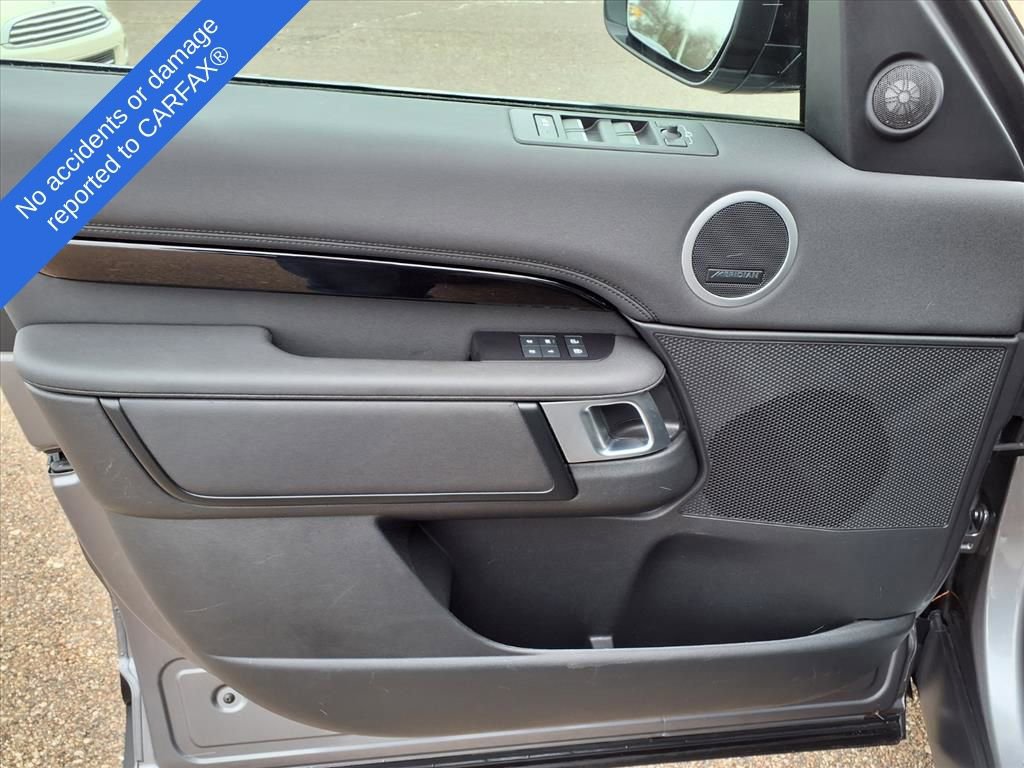 Thumbnail: 2024 Land Rover Discovery - 16