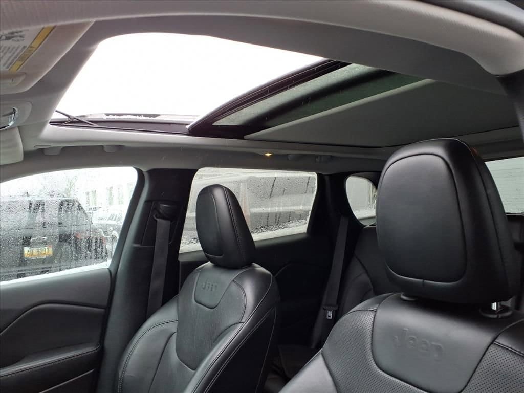 Thumbnail: 2019 Jeep Cherokee - 18