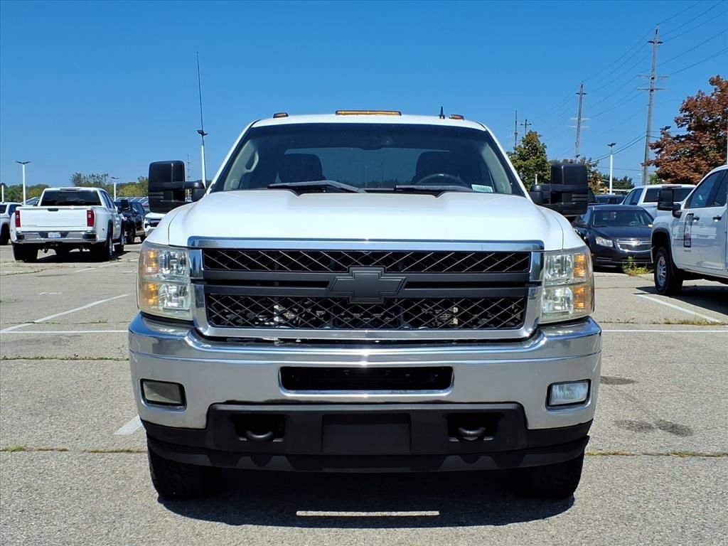 2011 Chevrolet Silverado 3500HD LT photo 2