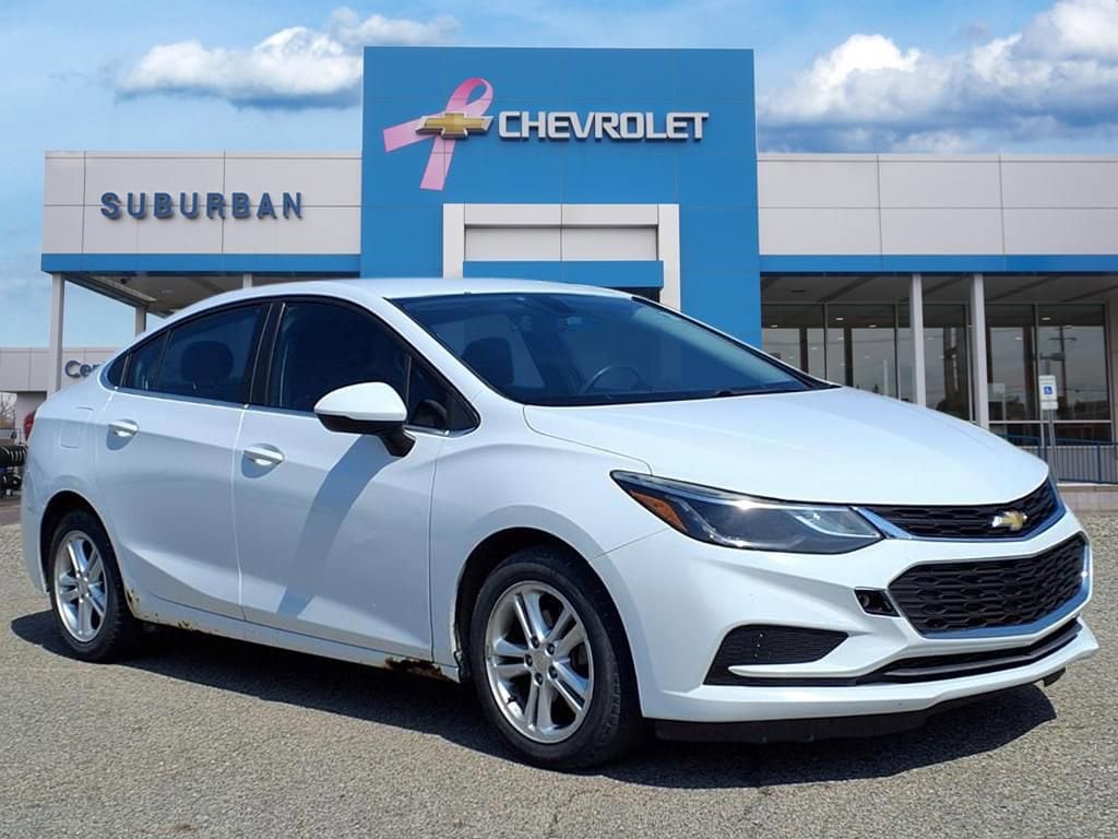 Thumbnail: 2017 Chevrolet Cruze - 3