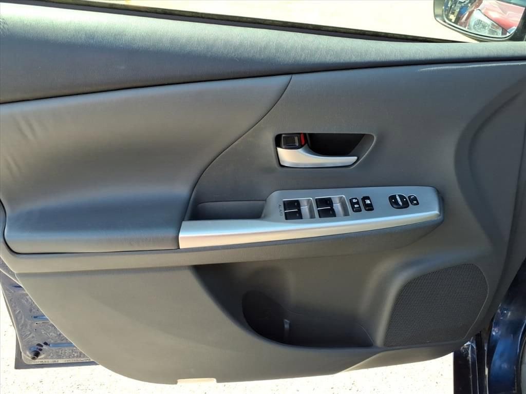 Thumbnail: 2012 Toyota Prius v - 13