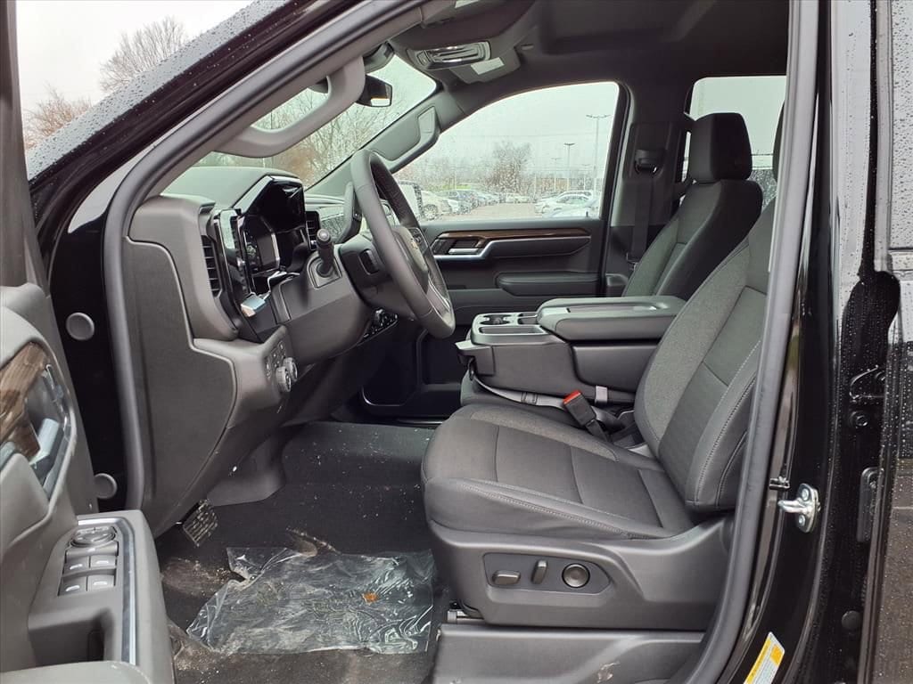 Thumbnail: 2026 Chevrolet Silverado 1500 - 15