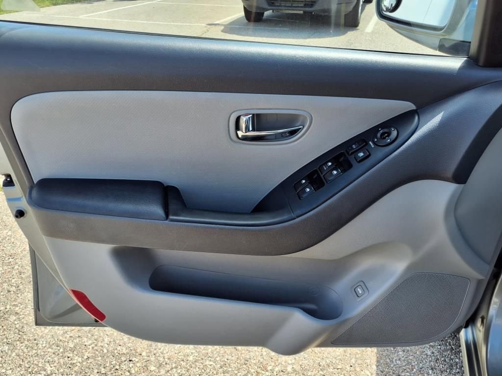 Thumbnail: 2010 Hyundai Elantra - 14