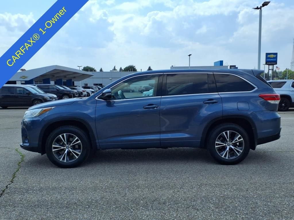2017 Toyota Highlander LE 8