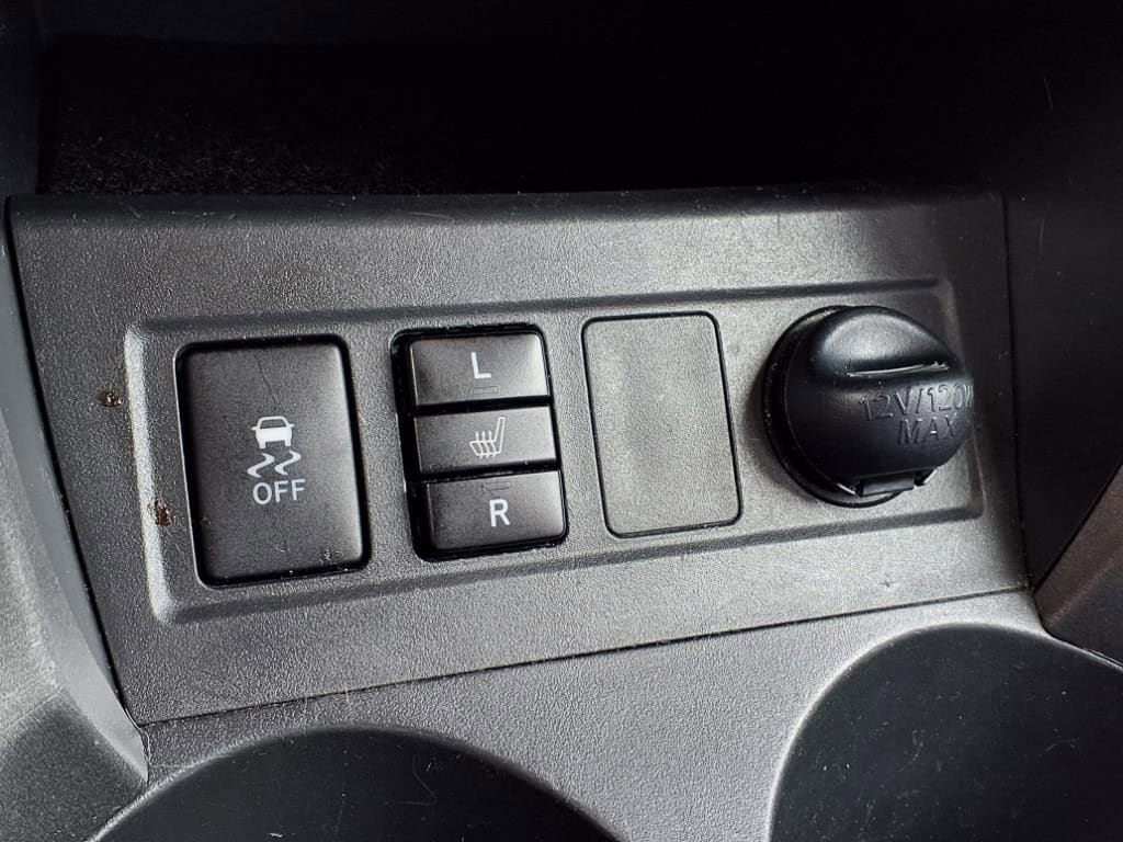 Thumbnail: 2012 Toyota RAV4 - 25