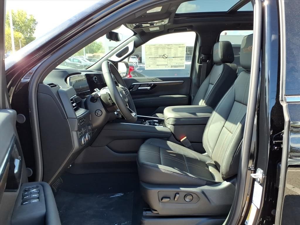 Thumbnail: 2026 Chevrolet Suburban - 12