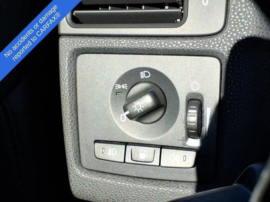 Thumbnail: 2010 Volvo S40 - 29