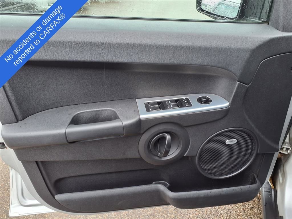 Thumbnail: 2008 Jeep Commander - 13