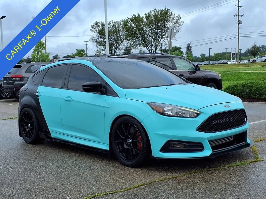 Thumbnail: 2015 Ford Focus - 3
