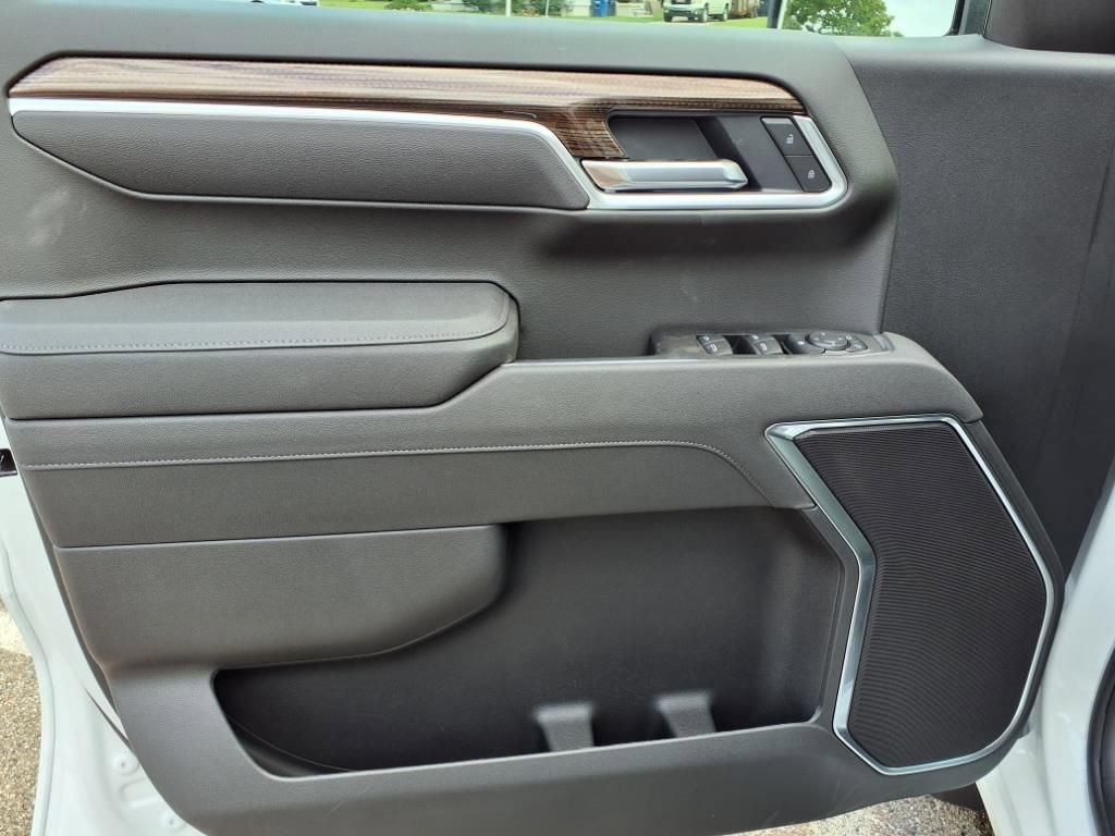 Thumbnail: 2026 Chevrolet Silverado 1500 - 11