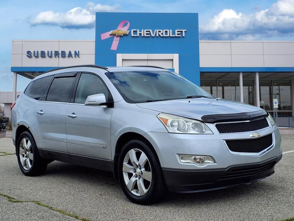 Thumbnail: 2010 Chevrolet Traverse - 3