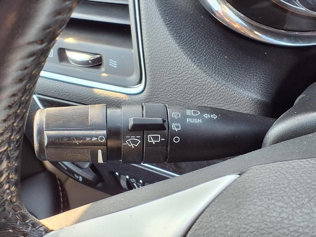 Thumbnail: 2016 Chrysler Town & Country - 19