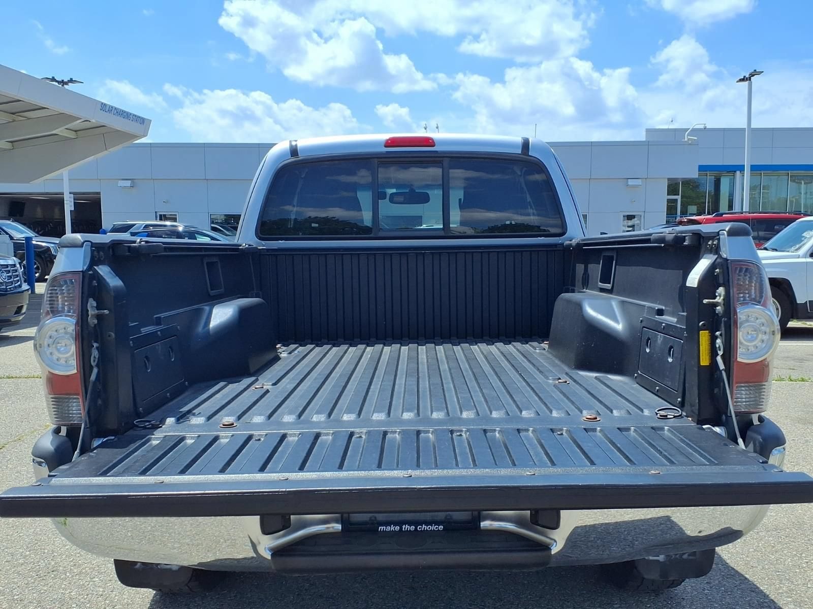 Thumbnail: 2012 Toyota Tacoma - 10