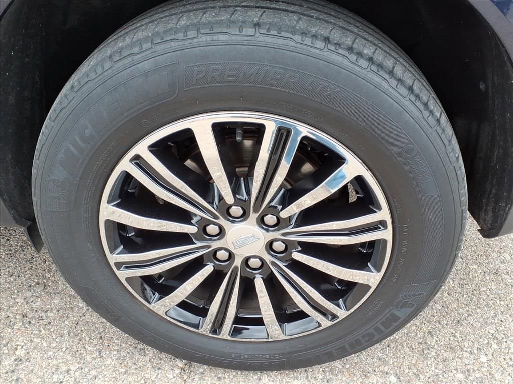 Thumbnail: 2017 Cadillac XT5 - 9