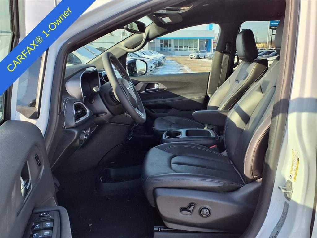 Thumbnail: 2026 Chrysler Pacifica - 17