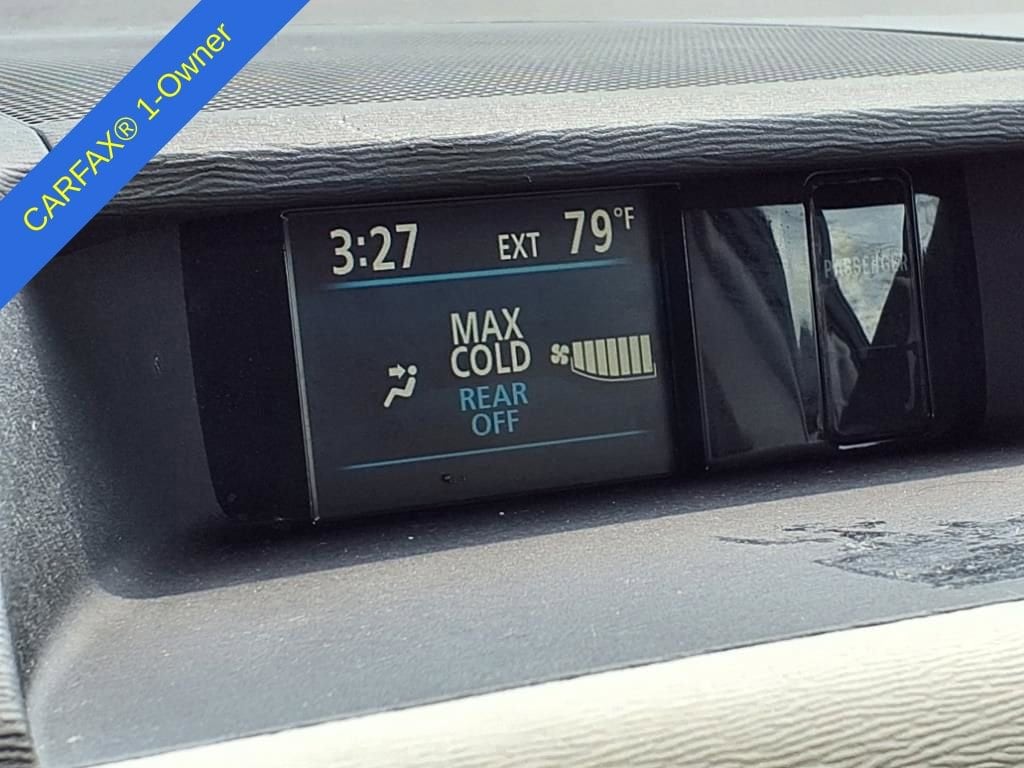 2011 Toyota Sienna XLE 28