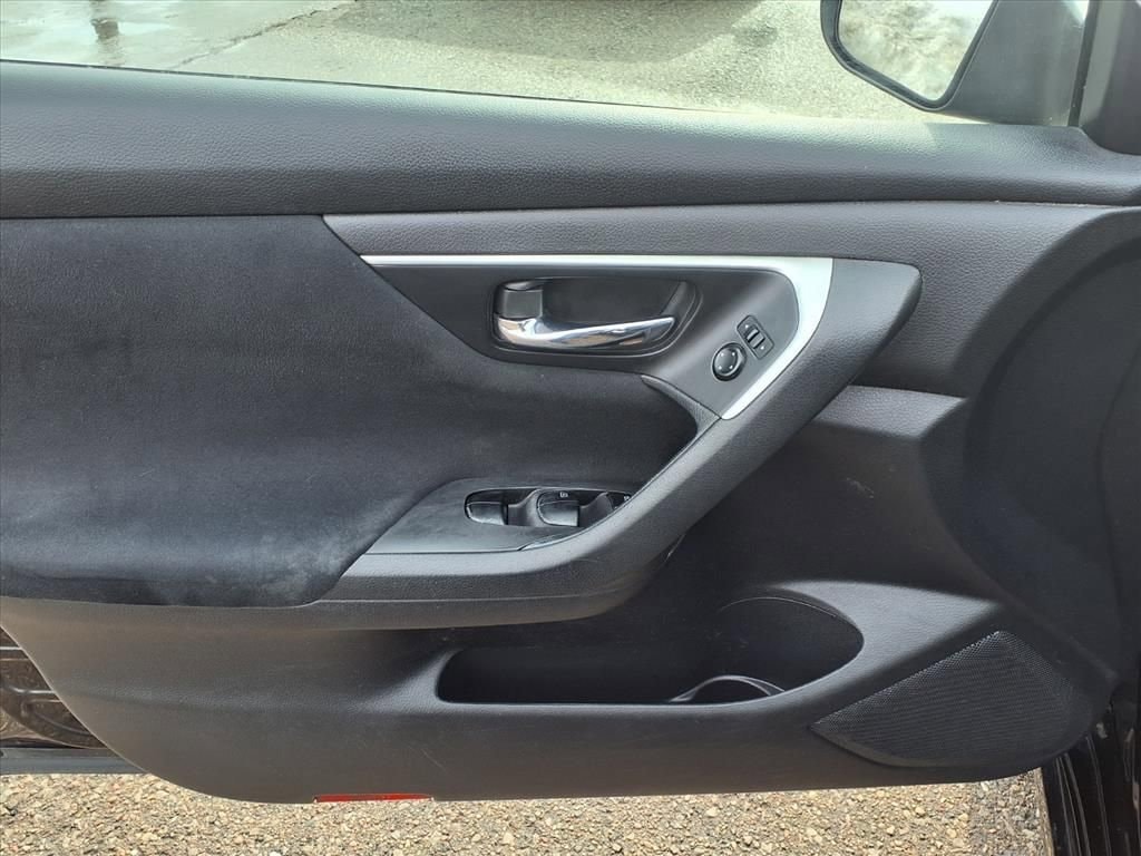 Thumbnail: 2015 Nissan Altima - 14