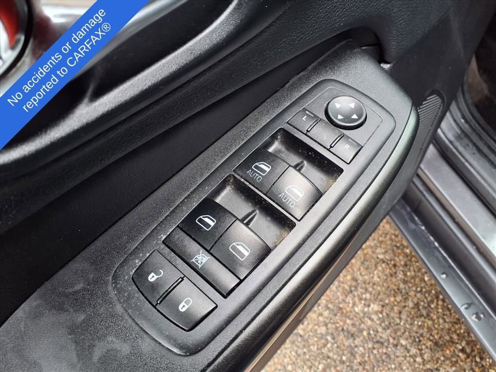 Thumbnail: 2019 Jeep Cherokee - 15
