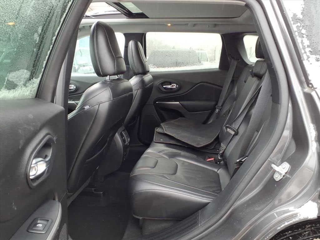 Thumbnail: 2019 Jeep Cherokee - 11