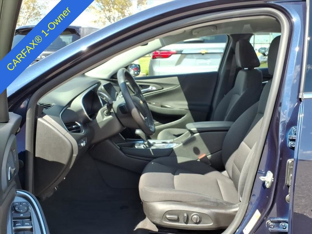 Thumbnail: 2016 Chevrolet Malibu - 16