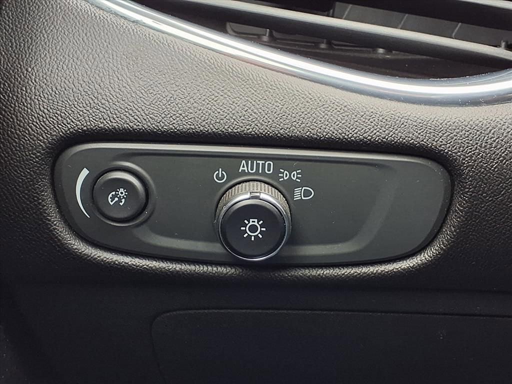 Thumbnail: 2019 Chevrolet Malibu - 28